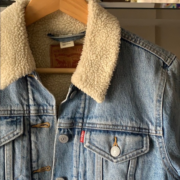 Levi’s Faux Shearling Denim Trucker Jacket - Picture 3 of 5